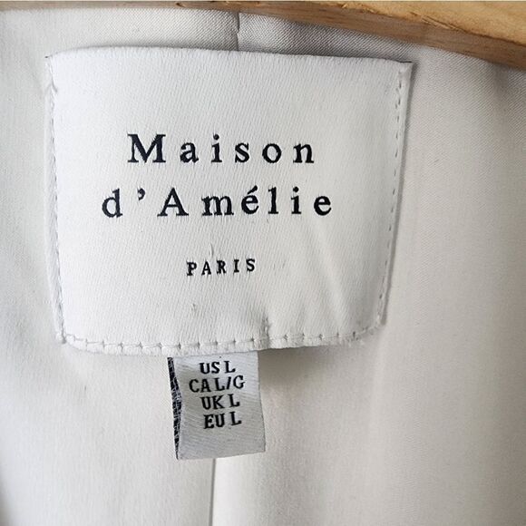 Maison D'amelie Chic Oatmeal Cream Blazer with Gold Accents - Picture 2 of 11